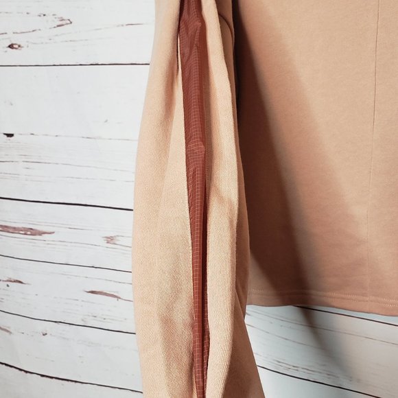 Fabletics Audrey Cropped Pleated Panel Sleeve Hoodie - Picture 10 of 16